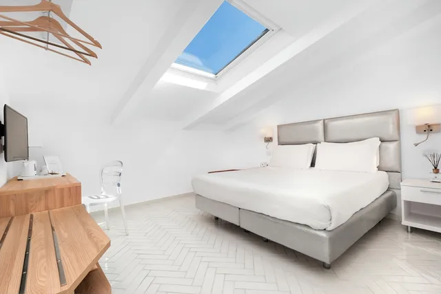 Room, Double Bed, Attic، Palazzo Tasso 4/10
