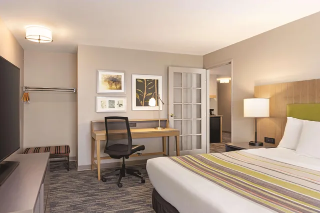 جناح بسرير كينج، Country Inn & Suites by Radisson, Monona - Madison East 1/3