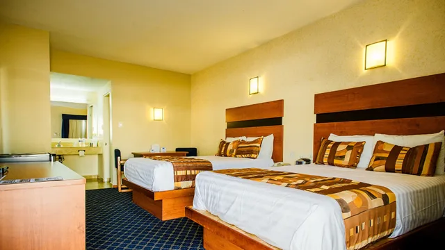 غرفة بسريرين مزدوجين، American Inn Hotel Suites Delicias 1/4