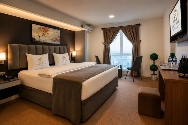 Royal, Queen Bed, Garden View, Sweet Home Suite Hotel 5/8