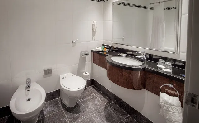 غرفة عائلية رباعية بسريرين مزدوجين، Glasgow Grosvenor Hotel 2/3
