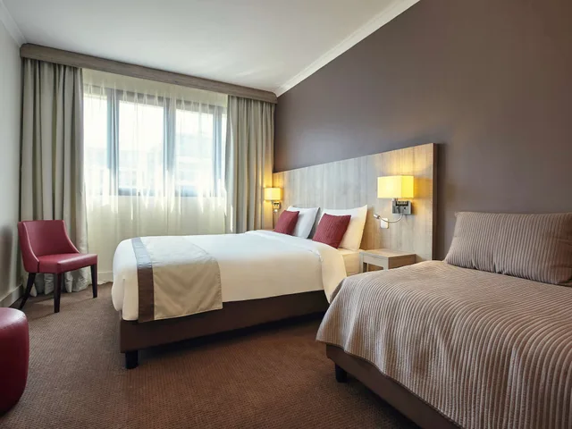غرفة كلاسيكية بسرير مزدوج وسرير فردي، Mercure Versailles Paris Ouest 3/10