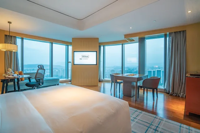 Deluxe, Executive, King Bed, River View, Hilton Fuzhou 1/10