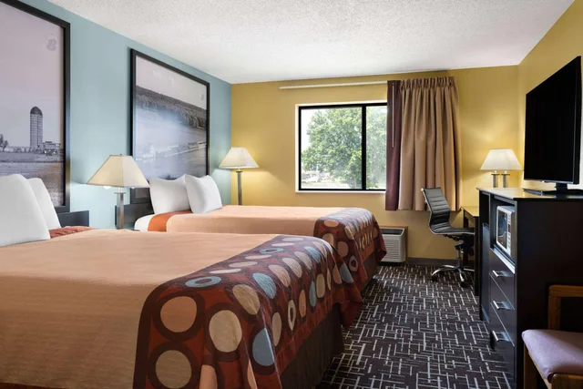 غرفة بسريرين كوين، Super 8 by Wyndham Dyersville near Field of Dreams 2/2