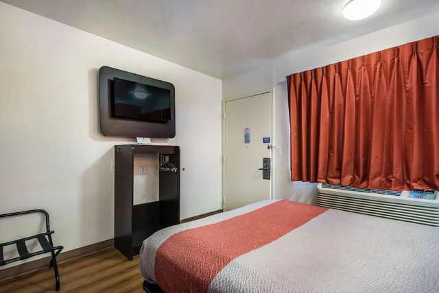 غرفة قياسية بسرير كوين لذوي الإعاقة، Motel6 Bessemer, AL - Birmingham 1/9
