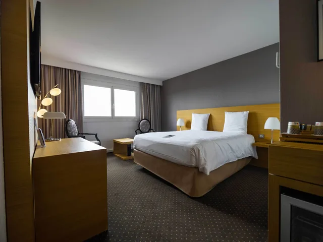 غرفة قياسية بسرير مزدوج مع أريكة، Mercure Bordeaux Lac Hotel 1/10