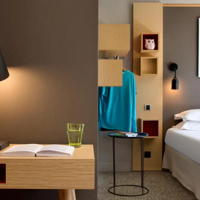 جناح جونيور، Chouette Hotel 6/7