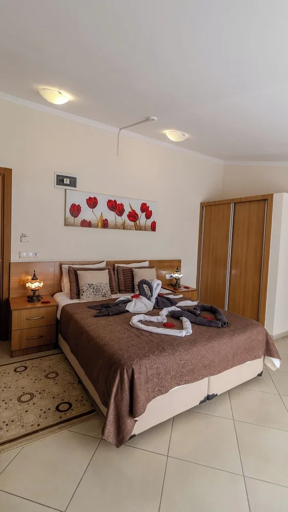 غرفة ديلوكس بسرير كوين بإطلالة على الجبل مع أريكة، Yakamoz Hotel 1/4