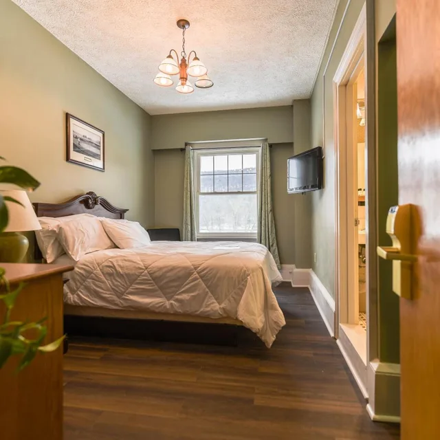 Room, King Bed, River View, The Shawnee Inn And Golf Resort 3/10