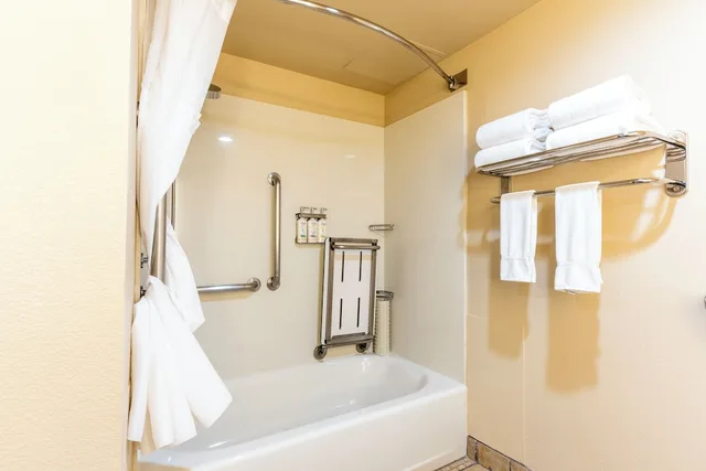 غرفة قياسية مفردة بسرير كينج لذوي الإعاقة، Grand Canyon Hotel and Suites 4/4
