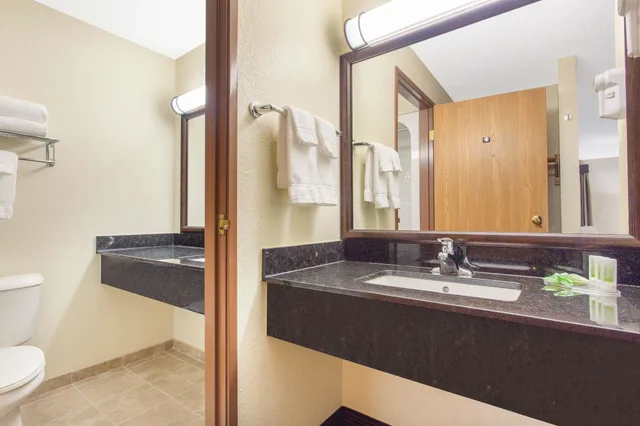 غرفة تنفيذية بسرير كينج، Americinn By Wyndham Rhinelander 5/5