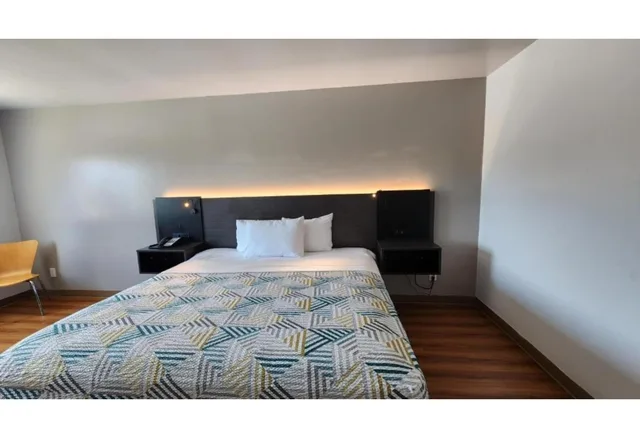 غرفة بسرير كينج للمدخنين، Motel6 Ennis, TX 6/7