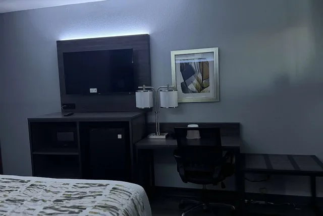 غرفة بسرير كينج، Baymont by Wyndham Dayton North 3/5