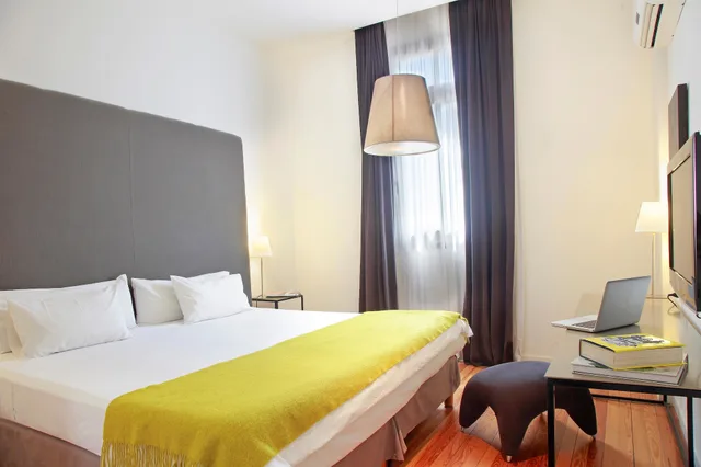 Suite, King Bed, Esplendor by Wyndham Montevideo Cervantes 1/10