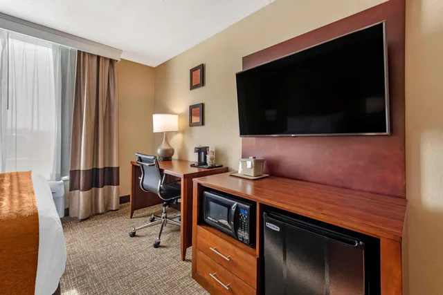 غرفة بسرير كوين، Comfort Inn & Suites Triadelphia - Wheeling 3/4