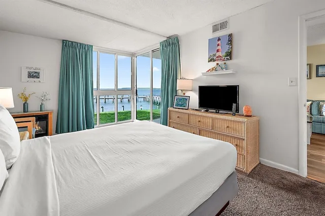 2 Bedrooms, Condo, Premier, Twin Beds, Queen Bed, Bay View, Sofa, Patio، Bay Club Resort 1/10