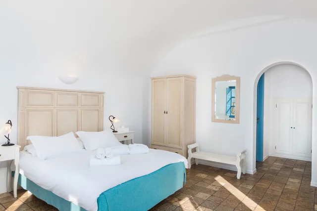 Caldera View, Hot Tub، Pantelia Suites Santorini 3/8