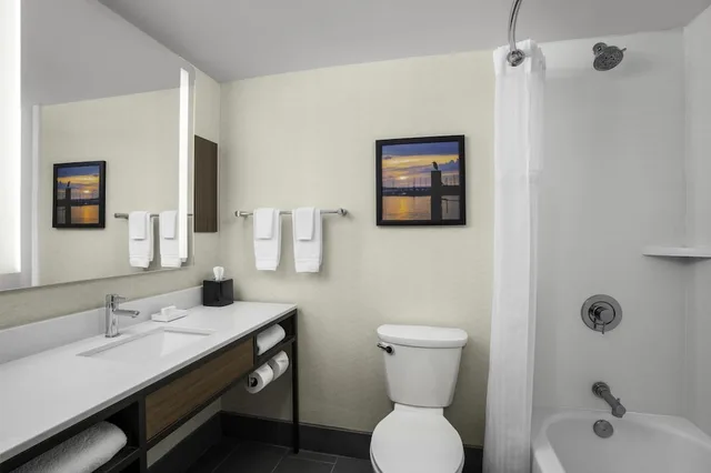 غرفة قياسية بسريرين كوين، Hilton Garden Inn Kent Island Marina 5/6
