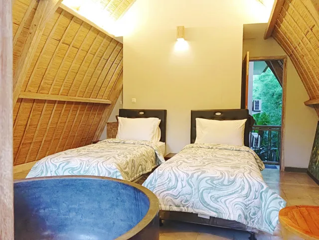 غرفة بسريرين منفصلين بشرفة، Ubad Retreat 1/8