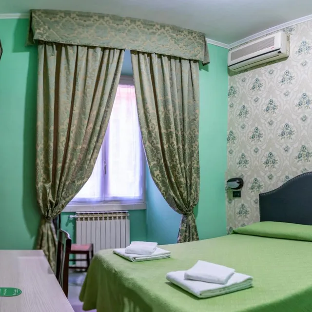 Room, Double or Twin Bed, Hotel Ferrarese Roma 9/10