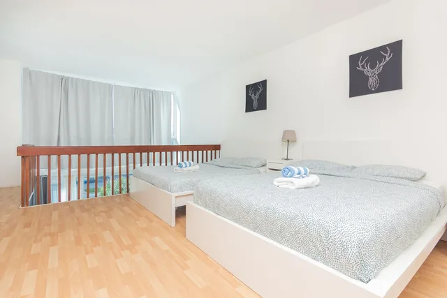لوفت بسريرين كوين، Girasole Apartments 1/10