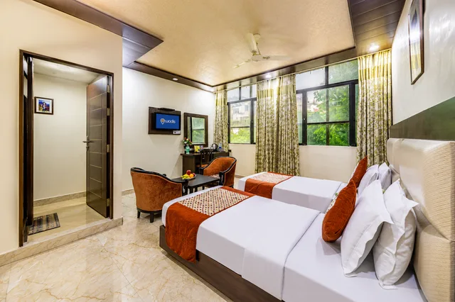 غرفة بريميوم بسرير مزدوج، Amar Inn 1/3