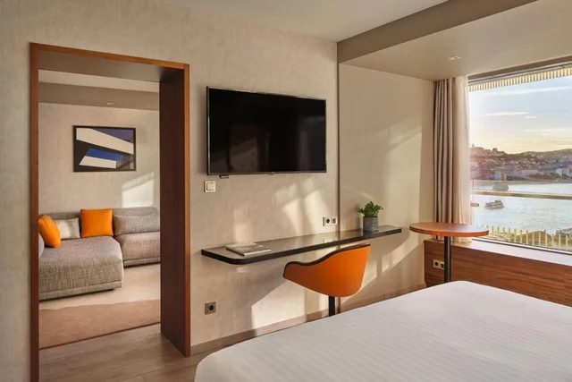 جناح جونيور مع دخول صالة النادي، Budapest Marriott Hotel 9/10