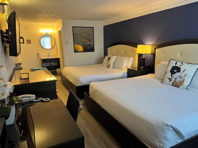 غرفة بسريرين كينج، Travelodge by Wyndham Drummondville 1/7