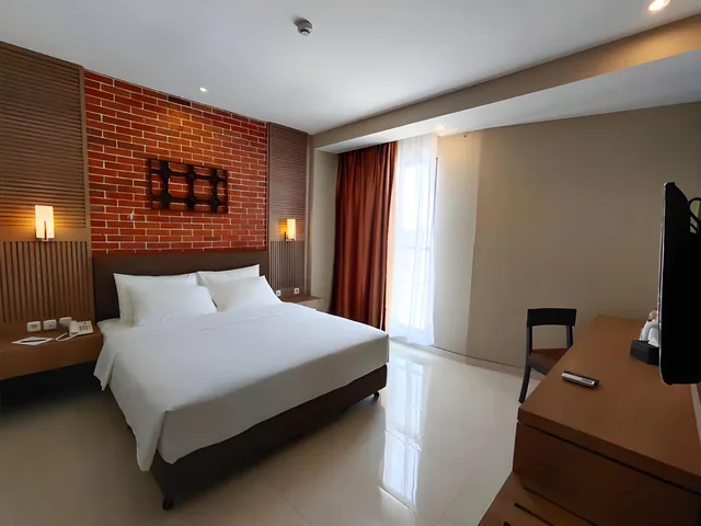 غرفة سوبيريور بسرير كينج، Lynn Hotel Mojokerto 1/3