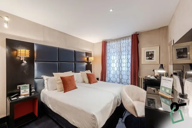غرفة سوبيريور بسرير كوين، Hotiday Room Collection - Paris Arc de Triomphe 9/10