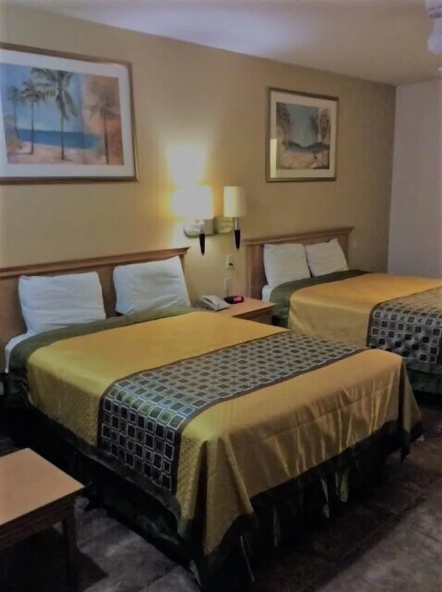 Deluxe, 2 Queen Beds, Smoking, Texas Inn - Weslaco/Mercedes 2/5