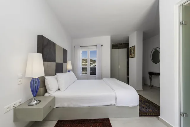 غرفة سوبيريور بسرير كينج بإطلالة جزئية على البحر، Smy Mykonos Suites Villas 3/10