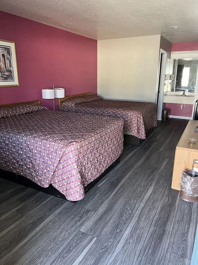 غرفة بسريرين كوين للمدخنين، Country Inn Motel 2/6