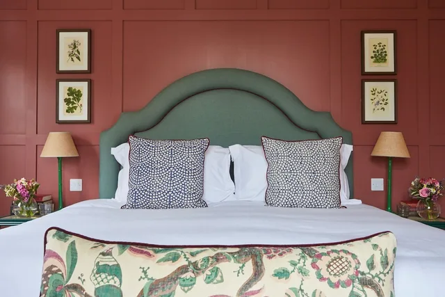 King Bed, Balcony, Mercure Newbury Elcot Park Hotel 2/3