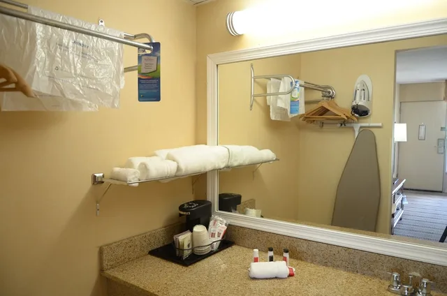 Room, Queen Bed, Accessible, Rodeway Inn Lynchburg, VA 5/5
