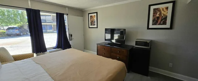 Room, Queen Bed, Riverside Inn & Suites by OYO Danville Ceaser Casino 5/10