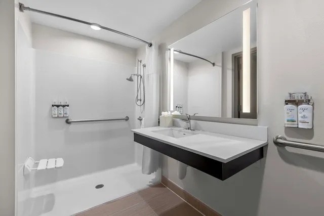 غرفة قياسية بسرير كوين لذوي الإعاقة، HOLIDAY INN EXPRESS PRINCETON SOUTHEAST 4/6