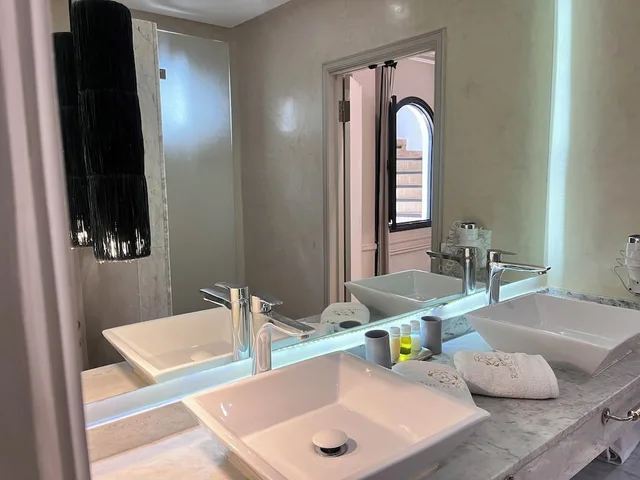 غرفة عائلية بسرير كوين وسريرين منفصلين، RIAD AL RIMAL 8/10