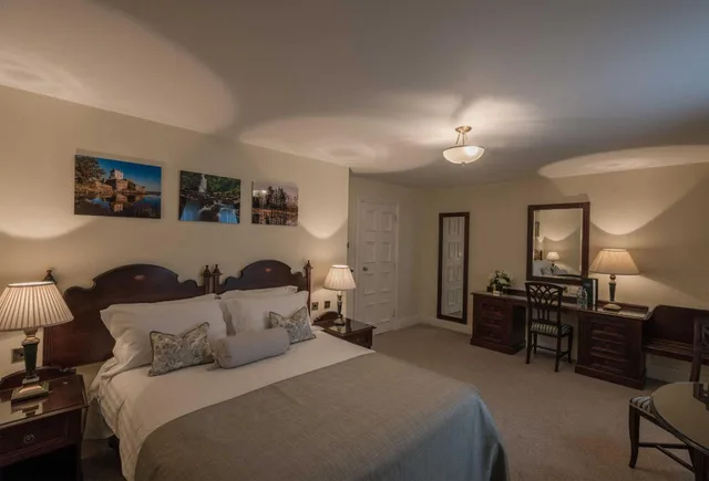 غرفة سوبيريور بسرير مزدوج أو سريرين منفصلين، Tullyglass Hotel and Residences 1/2
