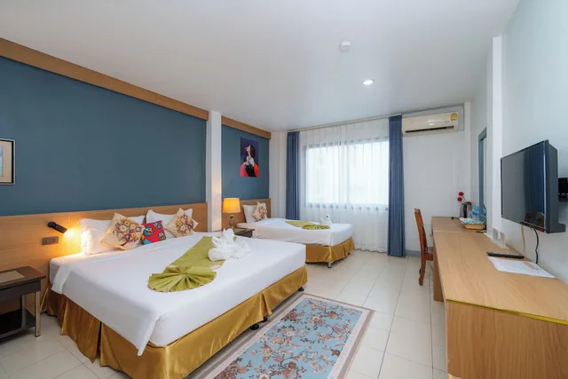 غرفة ديلوكس عائلية بسرير كينج وسرير فردي، Patong Sino House 5/10