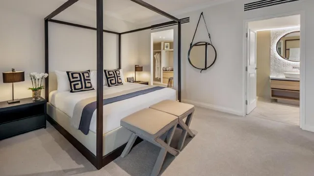 جناح بسرير كينج مع أريكة، Intercontinental Sanctuary Cove 2/3