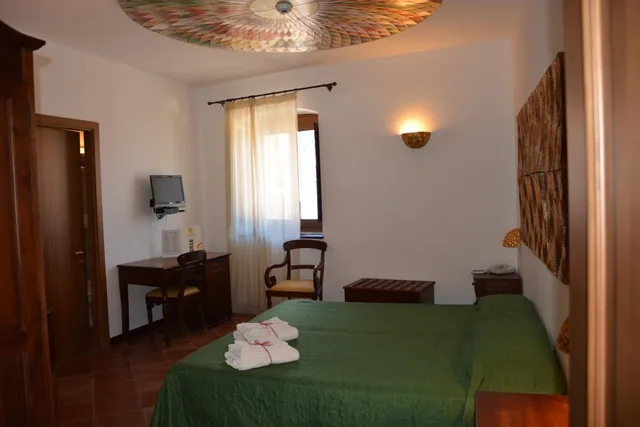 غرفة قياسية بسرير مزدوج أو سريرين منفصلين، GRAND HOTEL LA BATIA 2/3
