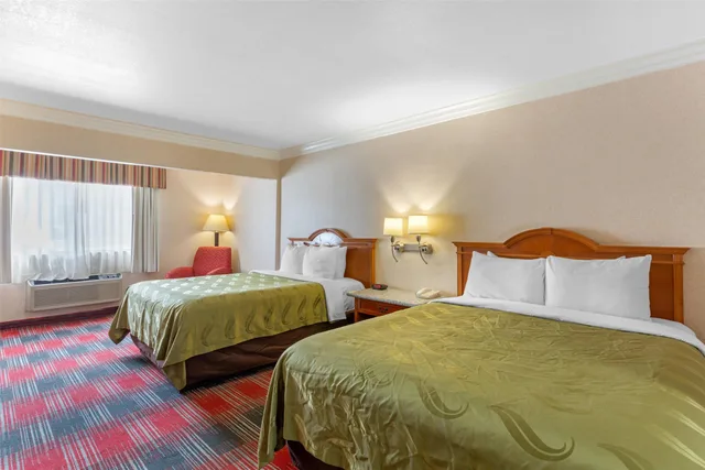 غرفة بسريرين كوين، Quality Inn & Suites Oceanside Near Camp Pendleton 4/9