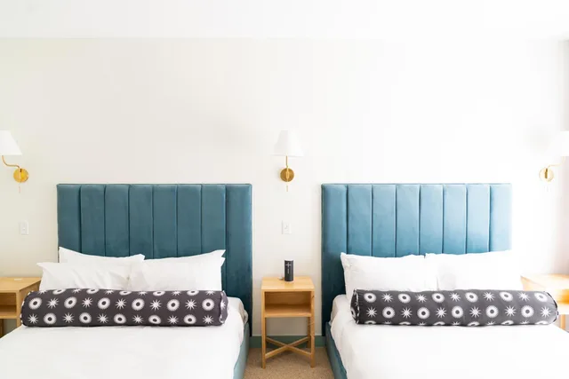 Room, Queen Bed, Accessible, Bradford House 3/8
