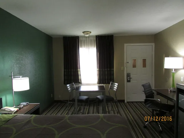 غرفة ديلوكس بسرير كينج، Super 8 By Wyndham Kingsville 6/6