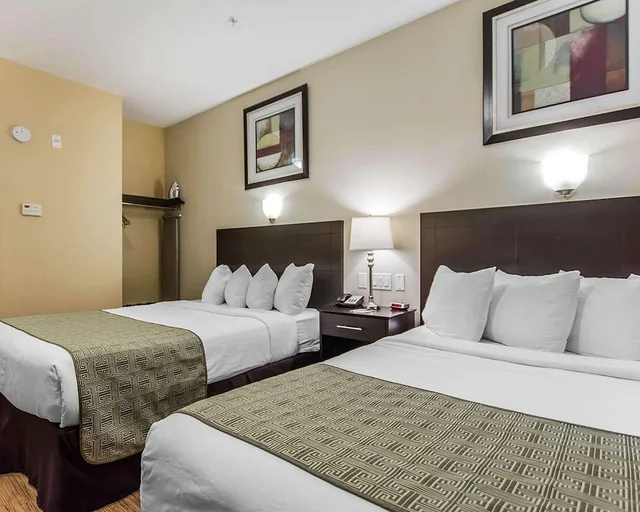 غرفة تقليدية بسريرين كوين، Quality Inn Moncton, NB 1/2