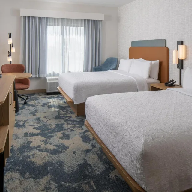 غرفة بسريرين كوين بحوض استحمام لذوي الإعاقة، Hampton Inn by Hilton Gulfport Beach Boulevard 3/4