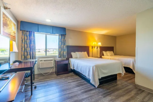 جناح استوديو بسريرين كوين مع أريكة، Days Inn by Wyndham Sioux City 2/7