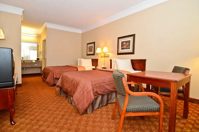 Standard, 2 Double Beds, Peach State Inn & Suites 2/2