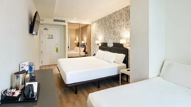 غرفة عائلية ثلاثية، Sercotel Europa San Sebastian 1/1